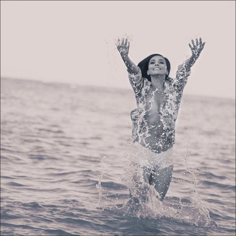 Она любит море!photo preview