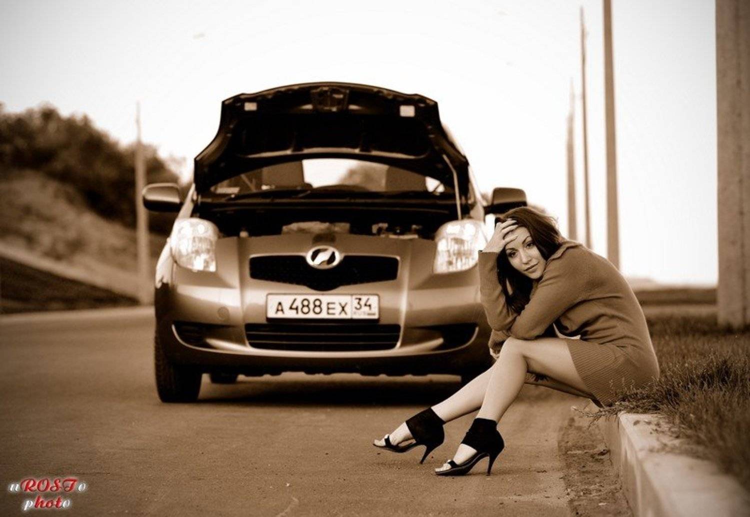 Автоледи. Автор: Ростислав Росицкий девушка, авто, расстройство, эмоции, сепия, Ростислав Росицкий