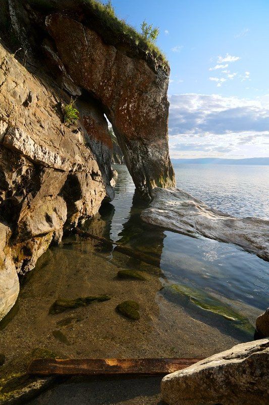 байкал, о.ольхон, камни, цветной мох, арка, 2009 разноцветные камни фото превью