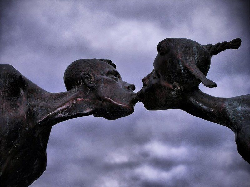 Бесконечный поцелуй...photo preview