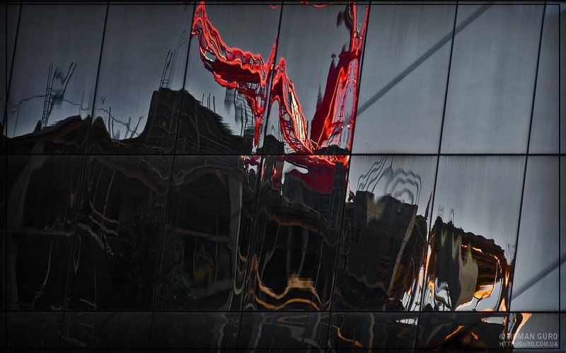 Воин в красном побеждает огнедышащего дракона!photo preview