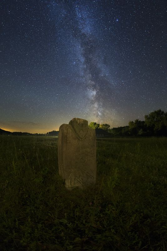 ночь , звезды, Млечный путь, идол, август, Скифский идол 2-3 век н.э фото превью