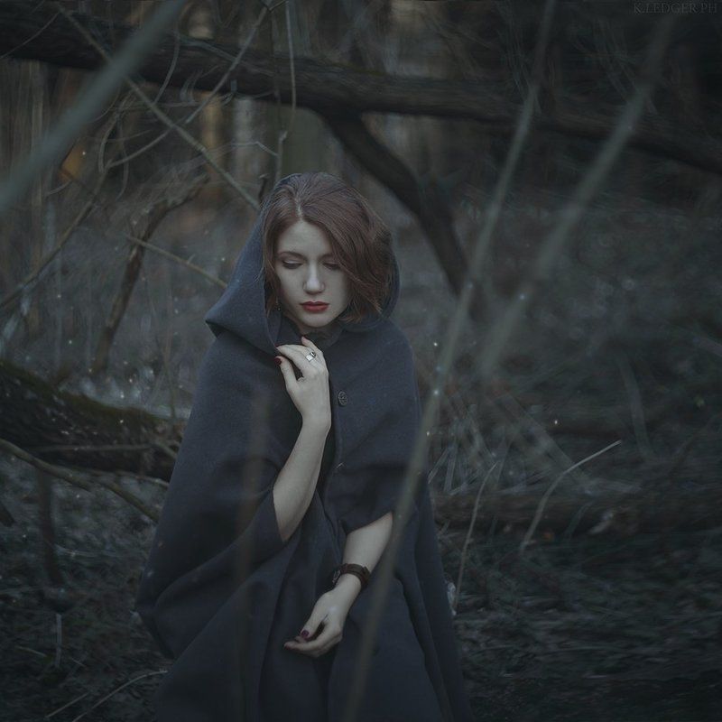 girl  fog twilight Twilight forestphoto preview