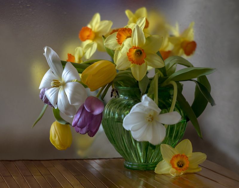 натюрморт,декор,ваза,весна,макро,цветы,флора,лепестки,тюльпаны,нарцисы,антонина яновска,сanon eos m50, Любимое время года.photo preview