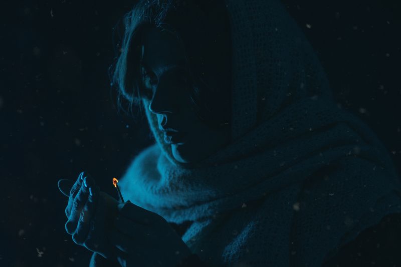 постановочное фото, кинофото, кино, девушка, зима, стилизация Девочка со спичкойphoto preview