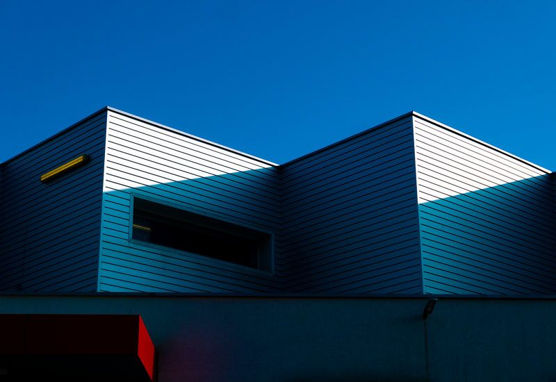 Mini-mall with red romboidphoto preview