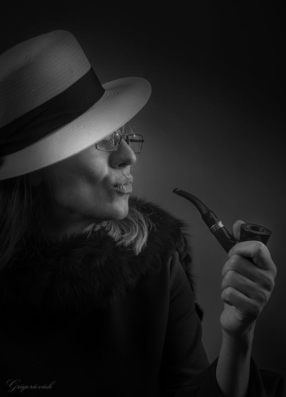 девушка. портрет. красота. очки, трубка. Мисс Марпл фото превью