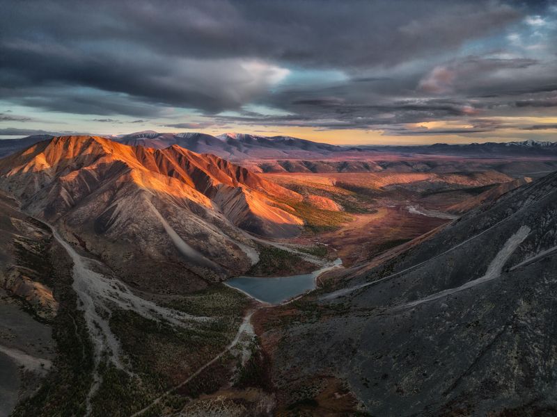 Хребет Черского, Якутия, дроны, аэрофото, aerialphoto, Landscape, aerial landscape, тундра, горы, Россия, осень, осенний пейзаж Закатные сопкиphoto preview