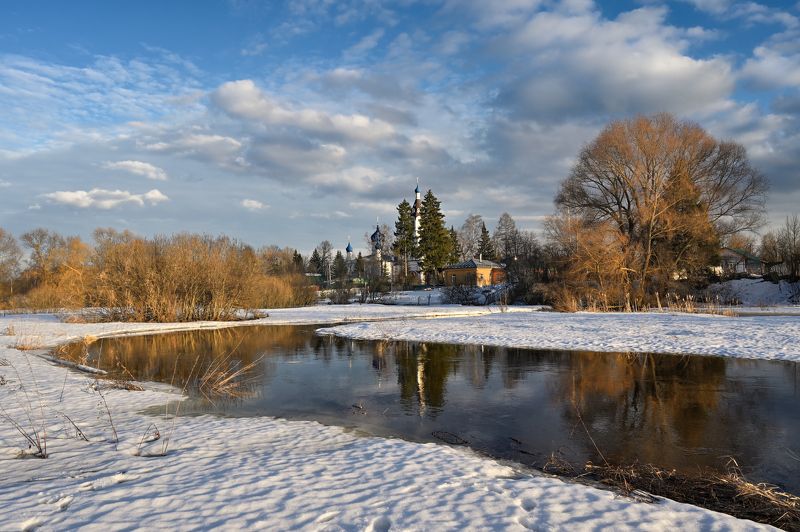весна, река, снег, церковь, деревня, небо, облака, отражение весна в Казанскомphoto preview