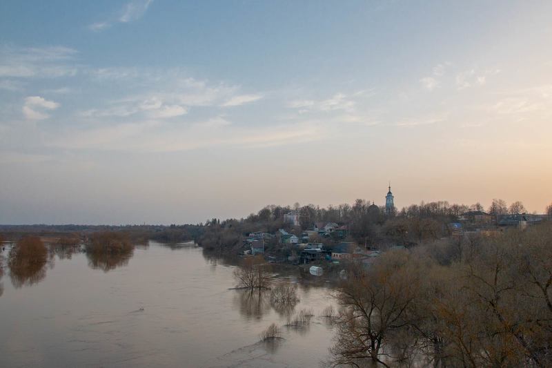 Вечерний Козельск и разлив р. Жиздра фото превью
