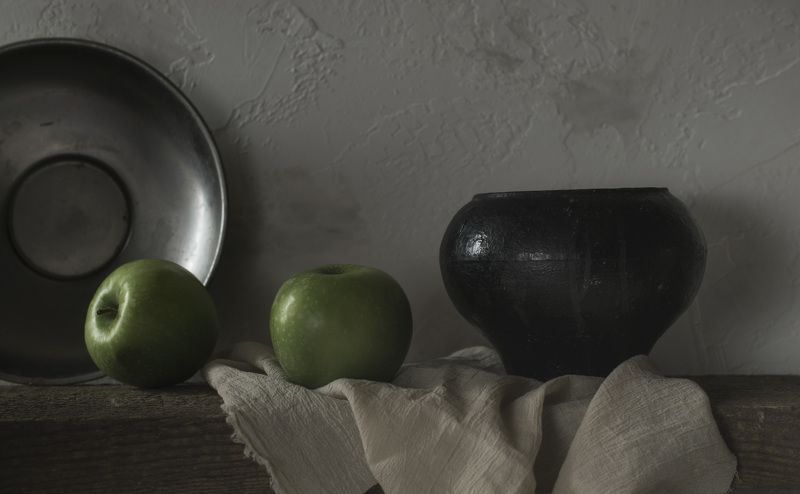 натюрморт яблоки еда посуда Два зелёных яблокаphoto preview