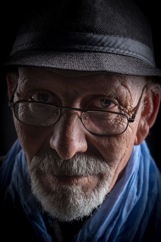 #photography #photo #portrait #portraitphotography #colors #studioportrait #lumieurstudio #artiste #algeria #khenchela #ainbeida #art #photoshop  Djophoto preview