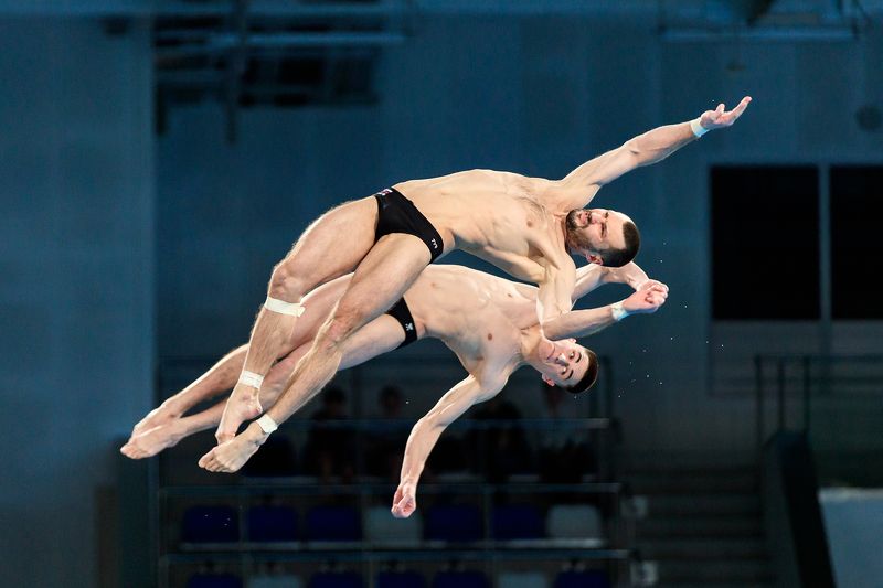 спорт, прыжки в воду, спортсмены, бассейн Синхронные прыжкиphoto preview