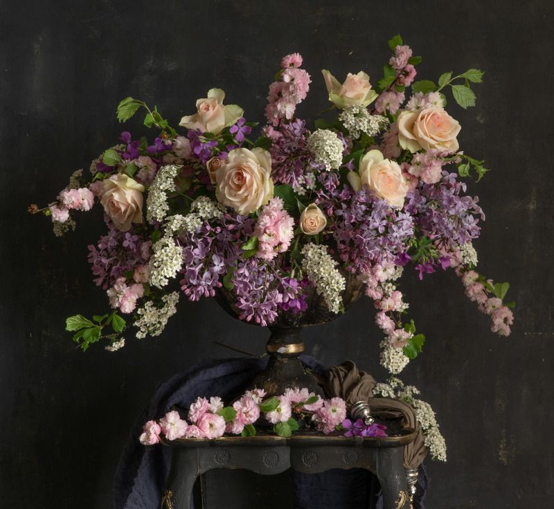 Розы и сирень фото превью