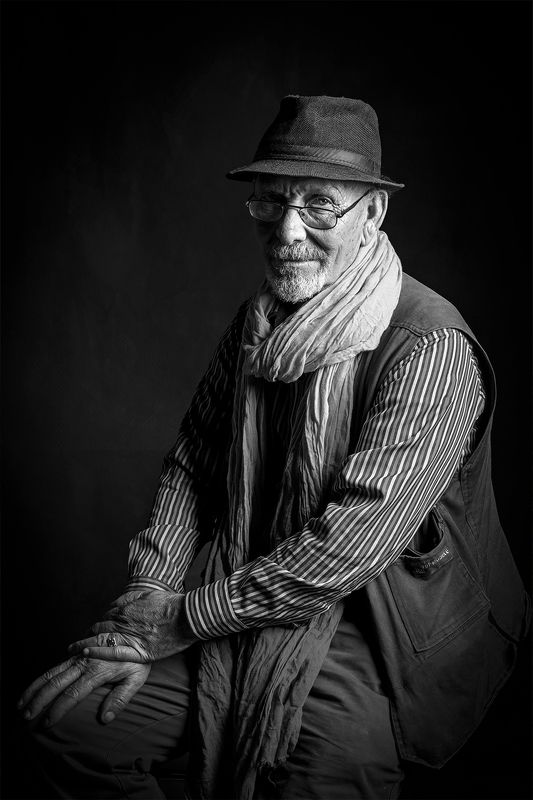 #photo #photography #photoshop #portrait #maleportrait #art #portraitphotography #models #blakandwhaite #noiretblanc #khenchela #algeria #me #artiste #artistepanter  Djamel boutabaphoto preview