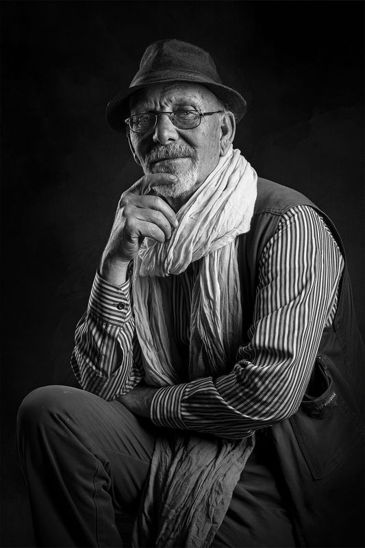 #photography #maleportrait #male #portrait #portraitphotography #photo #studio #portraitstudio #flashstudio #amateur #profesional #photographe #khenchela #ainbeida #algeria Djophoto preview