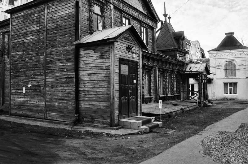 Деревянная Рязань. Флигель усадьбы купца Павла Лебедева, главный дом сгорел, а флигель пока стоит. фото превью