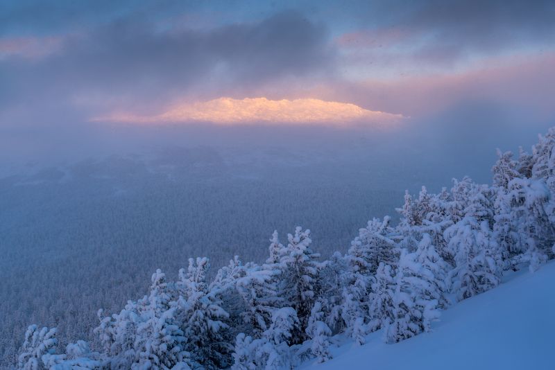 Урал, Северный Урал, горы, снег, Конжаковский камень, Казанский камень, Сухогорский камень Сухогорский каменьphoto preview