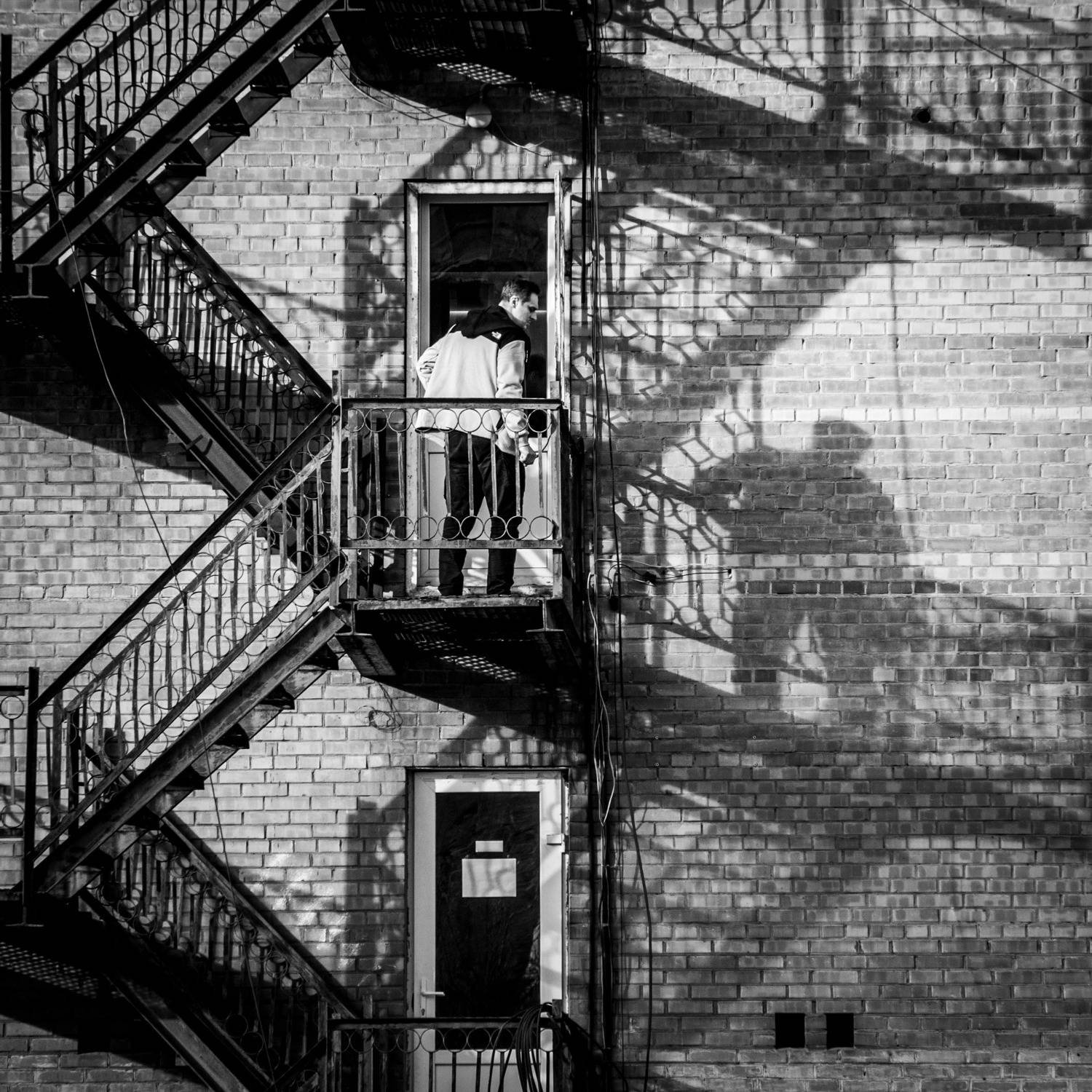 город, вечер, тень, человек, лестница, Анна Иванова