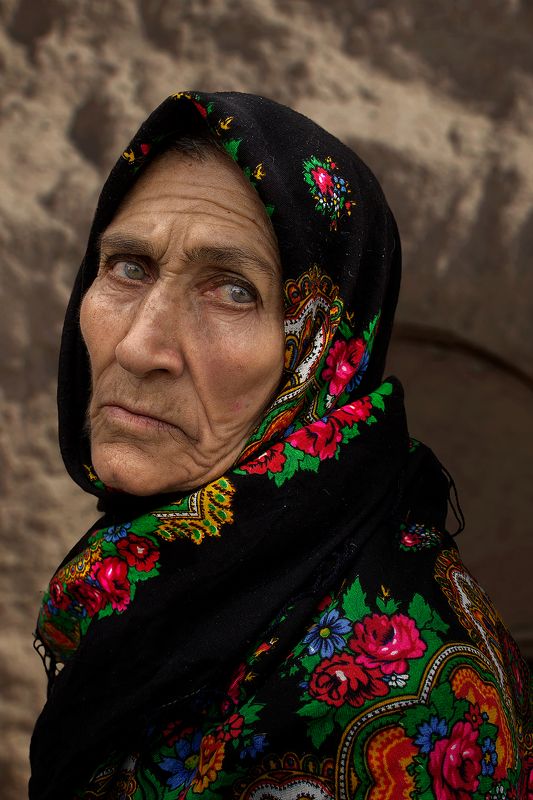 #people #face #eye #look #portrait Steadfastness in gazephoto preview