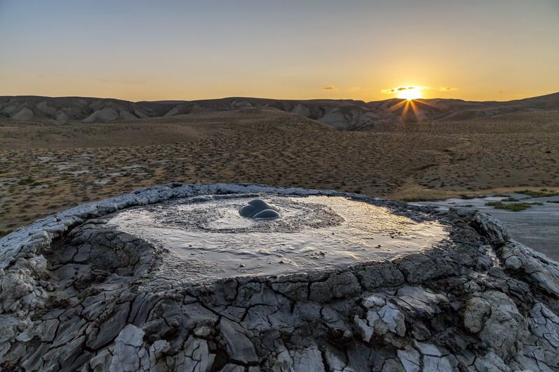 Грязевые вулканы Азербайджанphoto preview