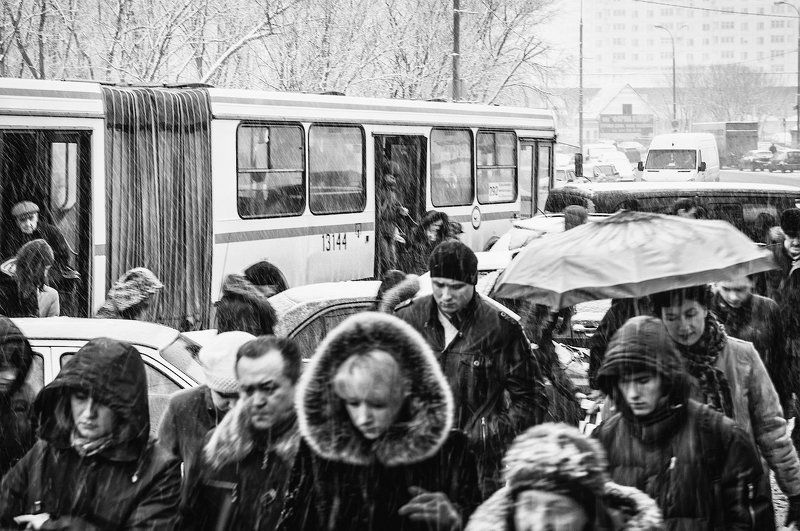 Конечная у метро... Иллюзия свободы...photo preview