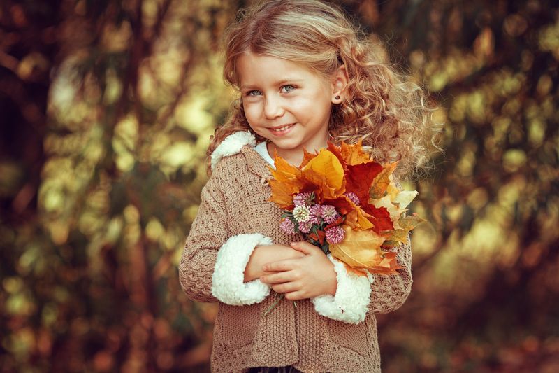 портрет, осень, девочка, улыбка, букет, природа, прическа, модель, portrait, autumn, girl, smile, flowers, nature, hair, model Милая Аля!photo preview