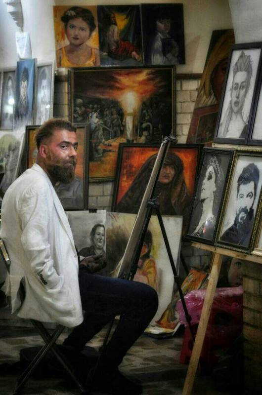 With only one ... He paints their pictures, they were here, they pass from here, they pass, and their pictures, memories and things remain.photo preview