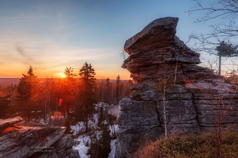 закат, вечер, весна, апрель, каменный город, парк, пермский край, скала Красочный закат в Каменном городеphoto preview