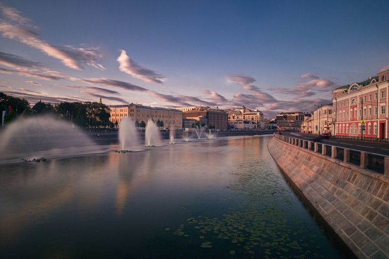 Городская вечерняя улицаphoto preview