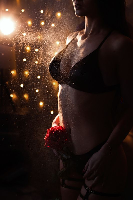 женщина, ню, будуар, капли, цветок, макро, женский портет, арт фото нежный цветок фото превью