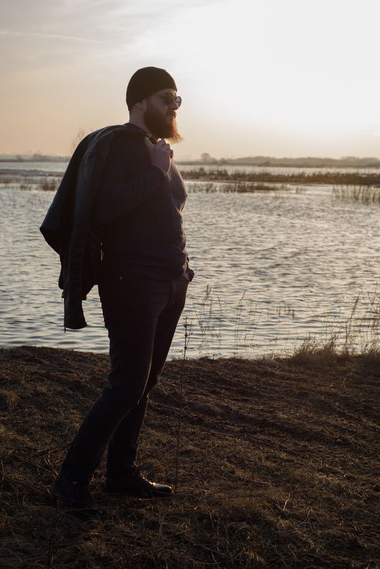 beard, male, water, lake, wind, cold, calm Ирландское настроениеphoto preview