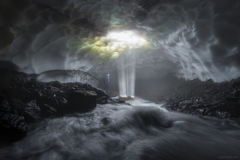 камчатка, вулкан, мутновский, россия Камчатка - в леднике Мутновского фото превью