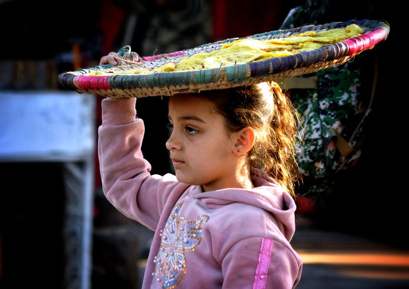 Delicious cakes, buy please... She came back sad and no one approached her... the sad cake sellerphoto preview