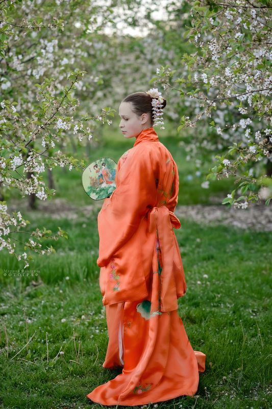весна, сакура, сад, девушка, весенняя фотосессия, вишня, цветущие сады Белый рассвет обернулся морем вишен в цветуphoto preview