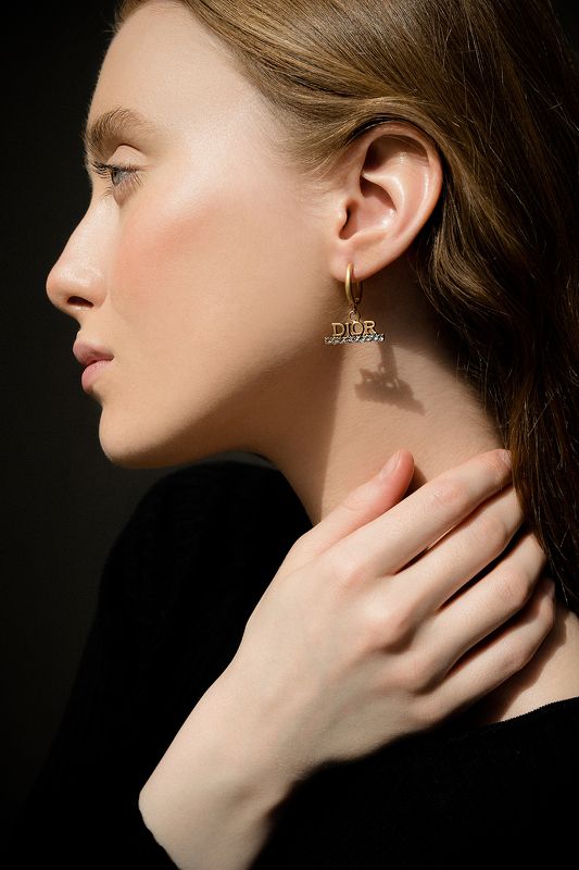девушка,женский портрет, кожа, шелк, портет, украшения, dior sateenphoto preview
