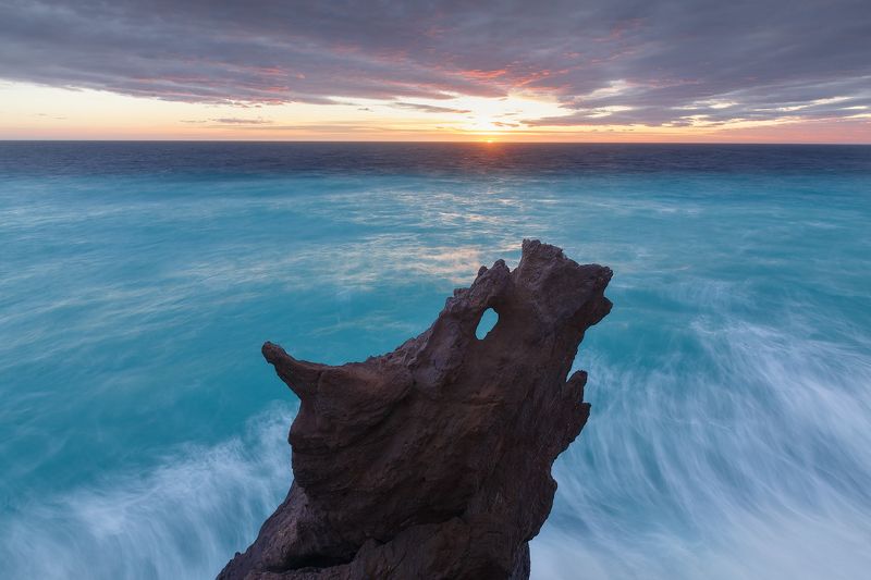 севастополь, фиолент, море, пляж, закат. Скала Дракон и зимний закат Фиолента. фото превью