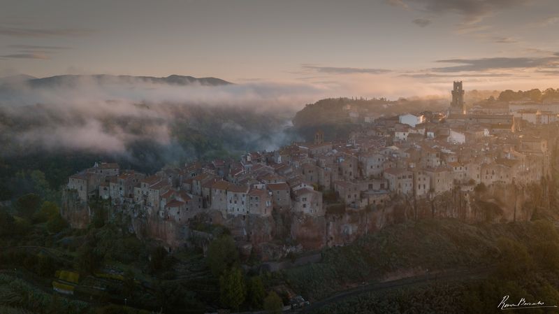 toscana, tuscany, drone, aero, light, sunrise Pitigliano (Tuscany) in the morning light фото превью
