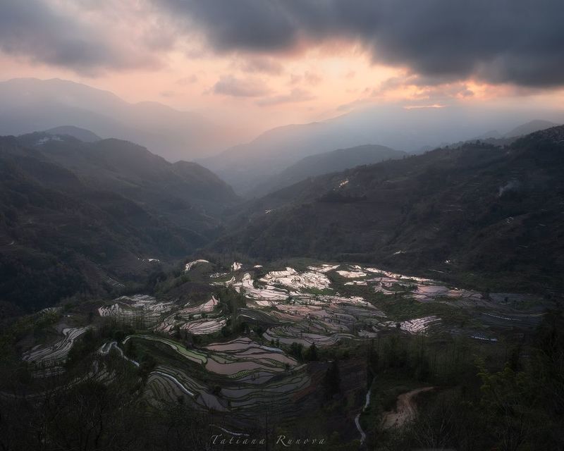 Закат на рисовых террасах Юньнаньphoto preview