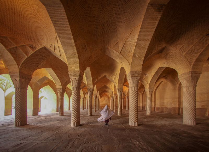 #architecture #woman #shiraz #Iran #travel the girl make Sama in Mosquephoto preview