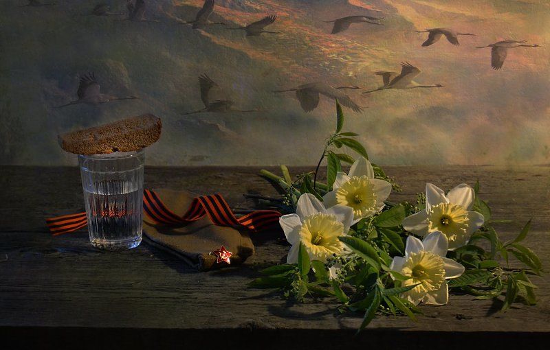 still life, натюрморт, цветы, фото натюрморт, весна, май, день победы, праздник, память, нарциссы, пилотка, орденская ленточка С Днём Победы!!!photo preview