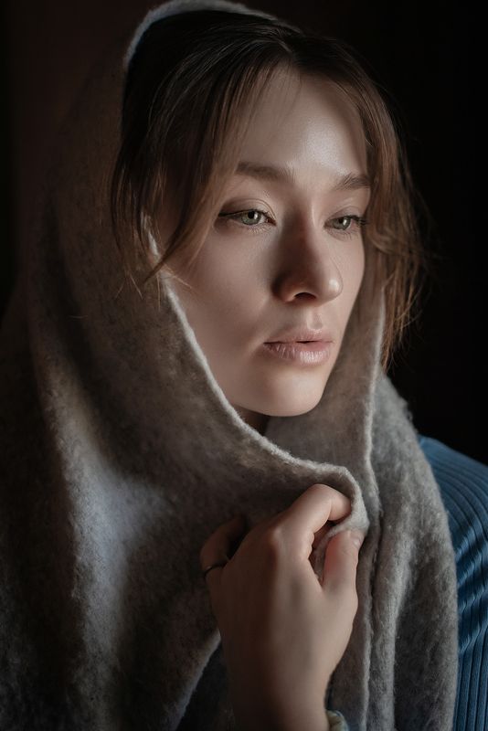 девушка, женщина, блондинка, брюнетка, взгляд, платок, зима Александраphoto preview