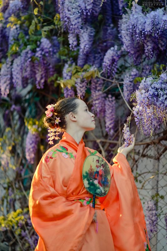 девушка, весна, цветение, глициния, вистерия Вистерияphoto preview