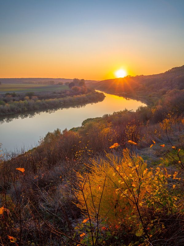 Закат на реке фото превью
