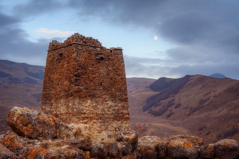северная осетия, галиат, башня Башня на окраине села Галиатphoto preview