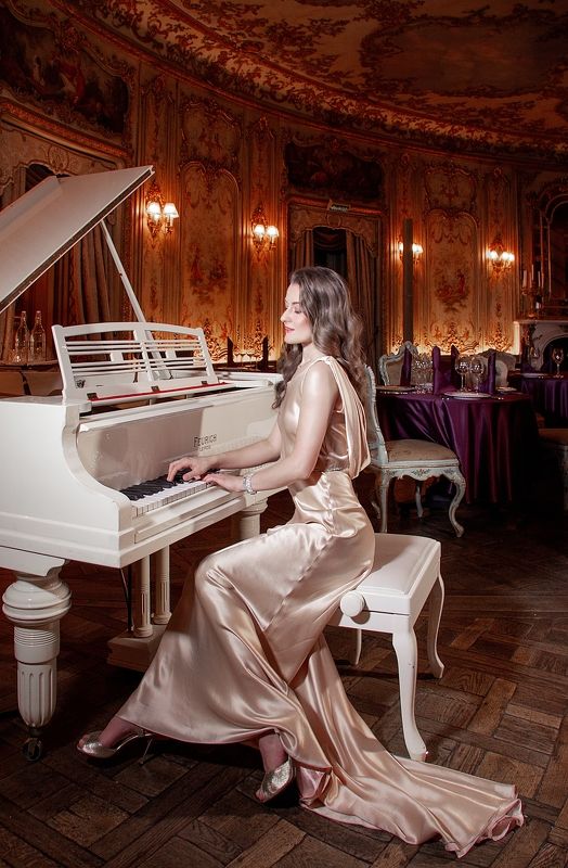 портрет, рояль Раминаphoto preview