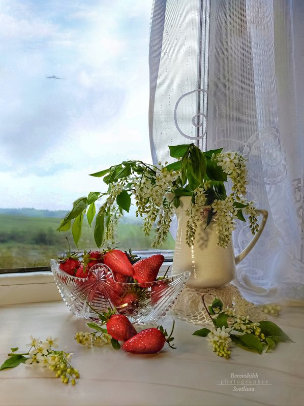 натюрморт, art_photo, стиль_прованс, ягоды, клубника, фото на окне, фото на телефон Клубника...photo preview