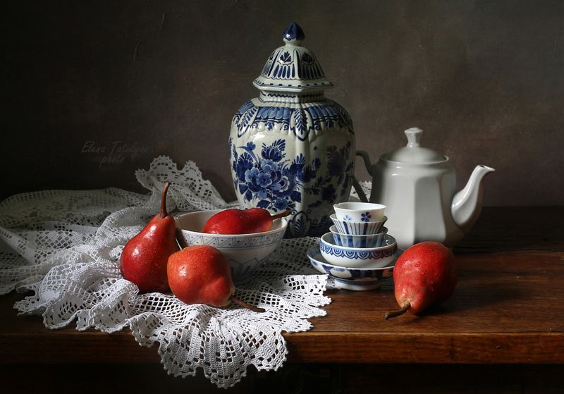 груши Натюрморт с красными грушами.photo preview