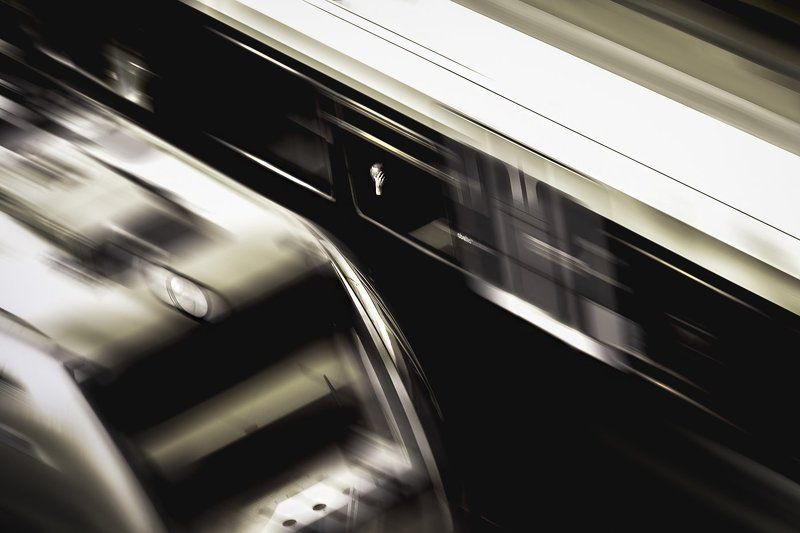 поезд, ожидание, черный ,черно-белый, покрыта ,лицо ,жанр, рука, жизнь, человек, философия, реальность, отражение, скорость, белый,train, anticipation, black ,black and white, covered ,face ,genre, hand, life, man, philosophy, reality, reflection, speed, Поезд жизни..photo preview