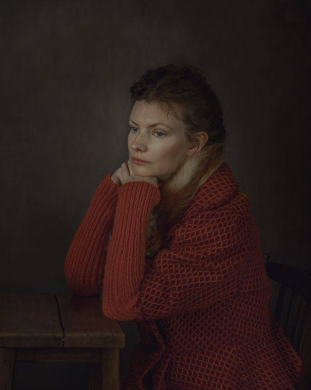 Дама в красномphoto preview